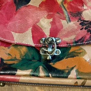 Tan Leather Satchel Bag with Structured Design